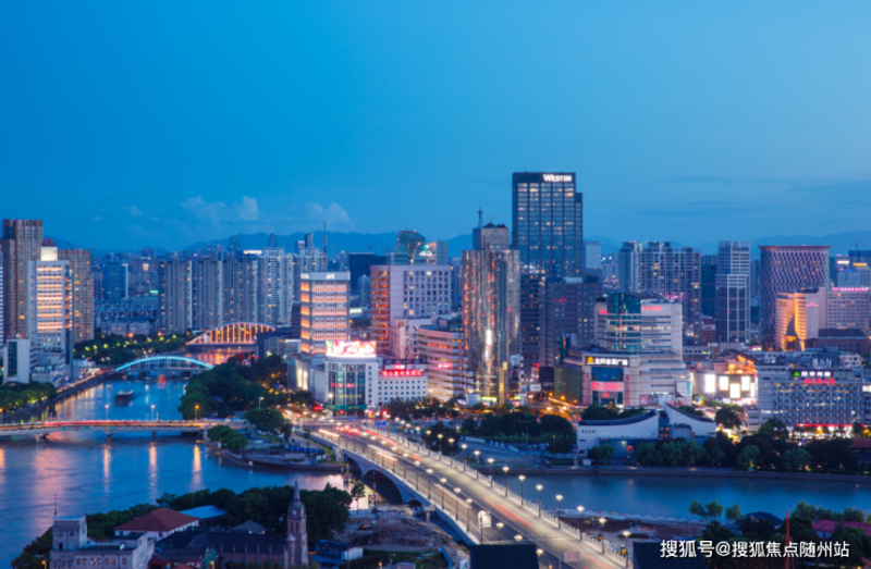 在房地产市场风云变幻的今天,银亿房产如何在众多竞争对手中脱颖而出?本文将通过行业分析、数据对比和实际案例,为您揭开谜底。